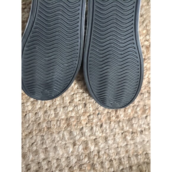 Unisex Bundle Of  2 Pairs Shoes Size 2  Red Vans Black Skechers. Light Wear. - Picture 8 of 16